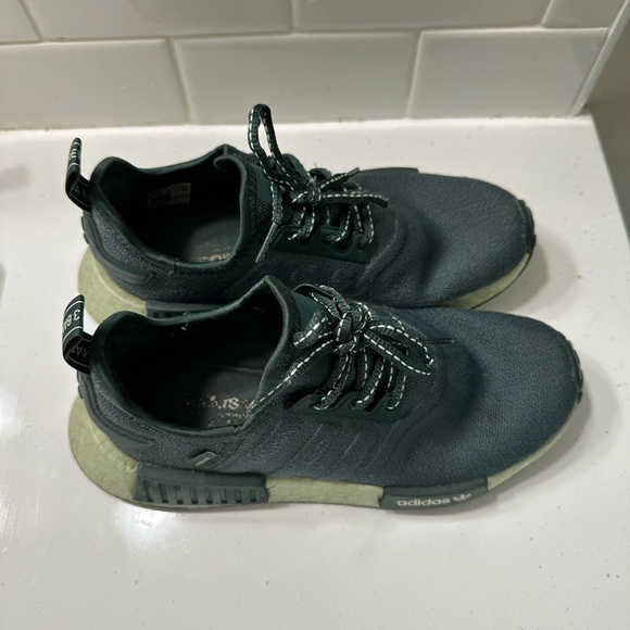 Adidas Originals NMD R1 Women’s 7 Linen Green Running Shoes Athletic Sneakers - Picture 3 of 12